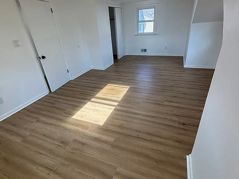 1283 Broadway — Photo 8