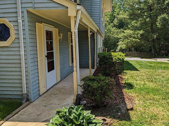 3rd image of 1317 Old Pine Ct