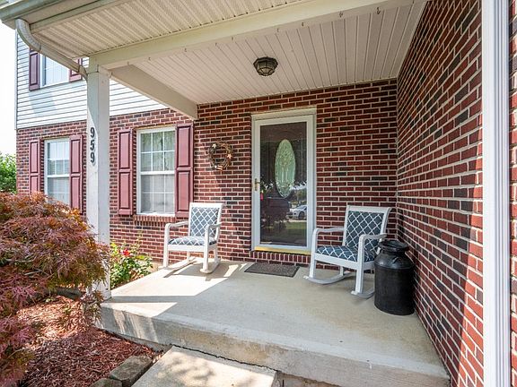 2nd image of 959 Heritage Dr