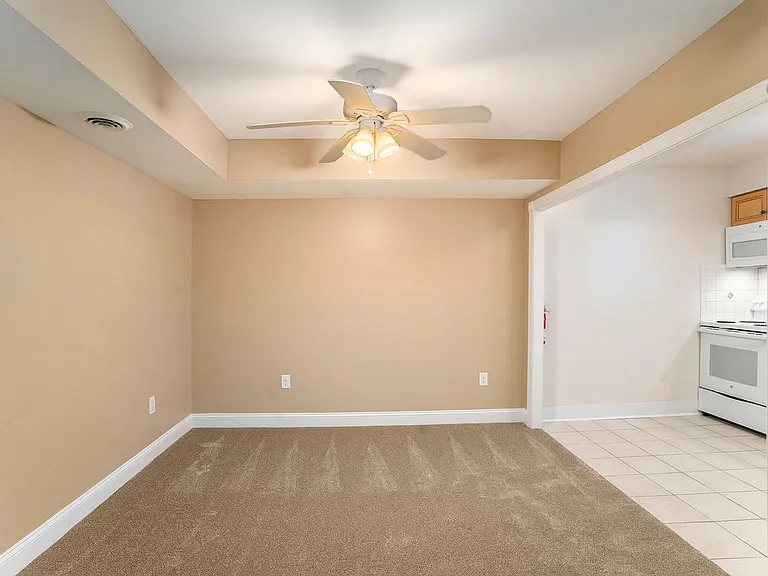 Maple Court Apartments — Photo 47