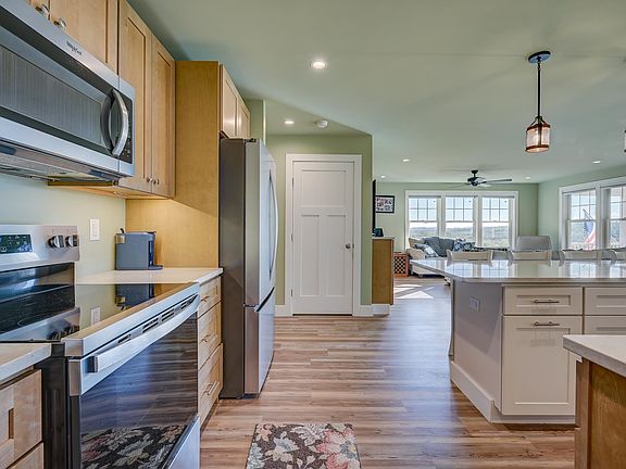 5th image of 123 Skyline Way