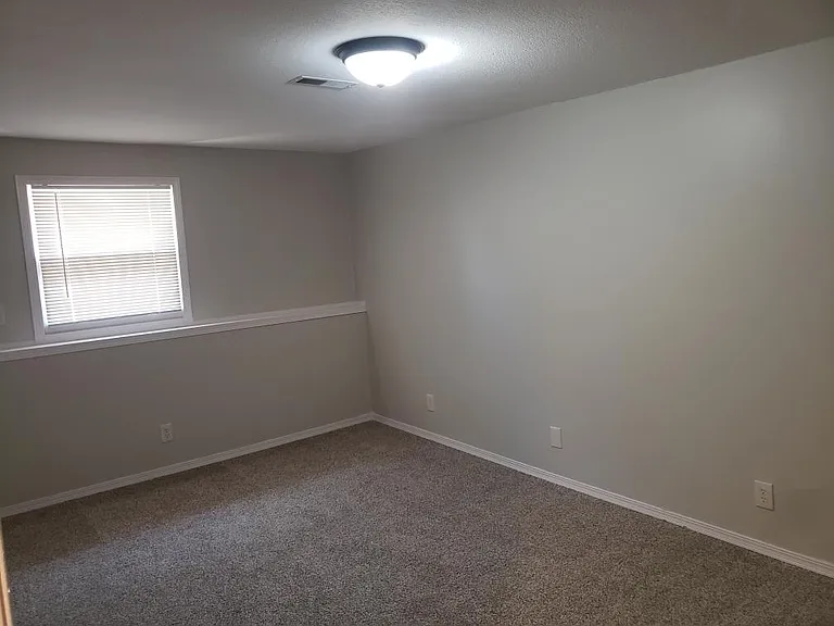 2312 N White Oak Rd — Photo 15