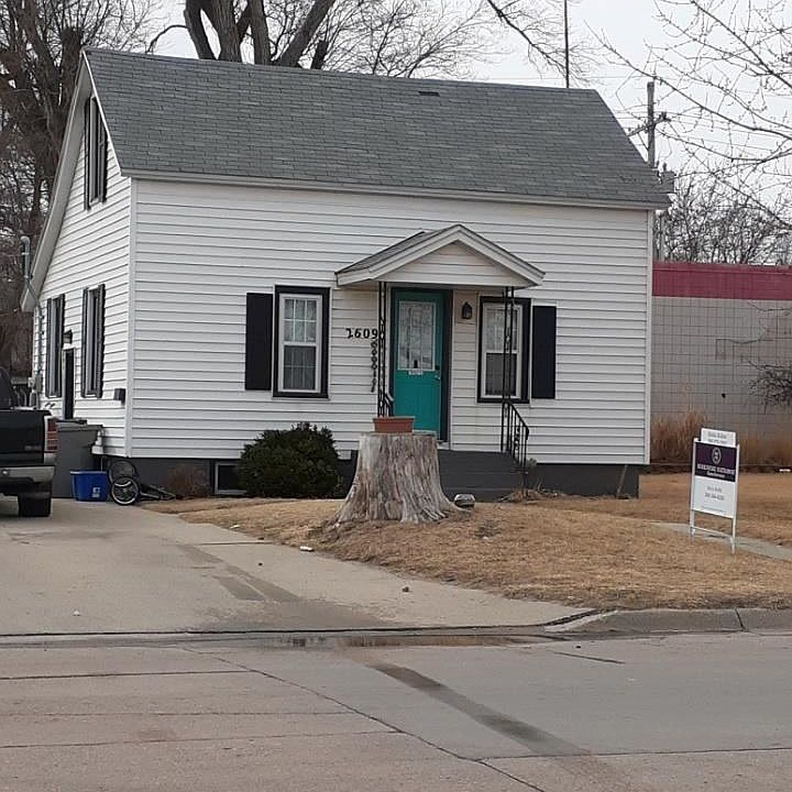 1st image of 2609 W 2nd St