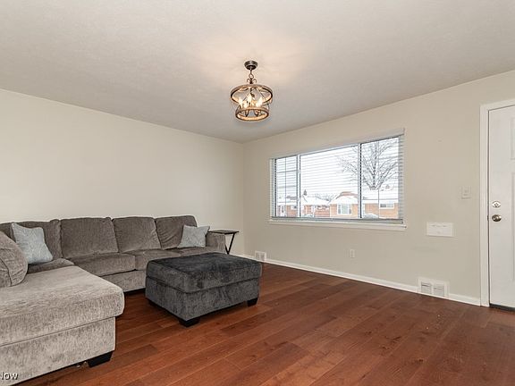 3rd image of 30812 Ronald Dr
