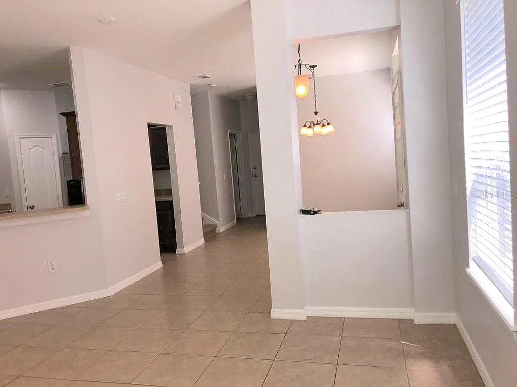 3 bed, 2.5 bath, 1699 sqft, $2,200 — Photo 4