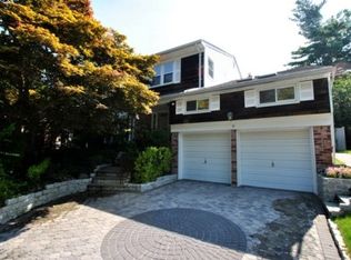 19 Cambridge Rd, Great Neck, NY 11023