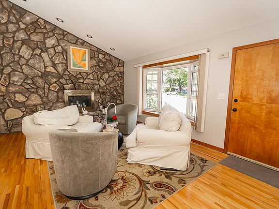 2nd image of 508 N Addison Rd