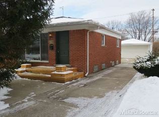 239 N Manitou Ave, Clawson, MI 48017