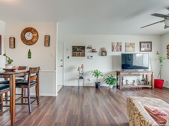 4th image of 223 W SILVER SANDS DR #6