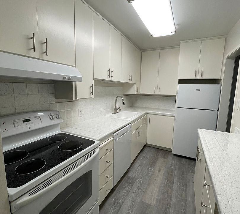 1st image of 902 Peninsula Ave APT 217