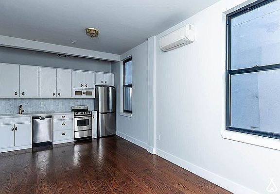 3rd image of 468 Washington Ave #2