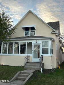 220 4th Ave SW, Jamestown, ND, 58401