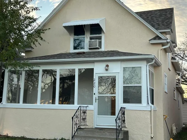 220 4th Ave SW, Jamestown, ND 58401