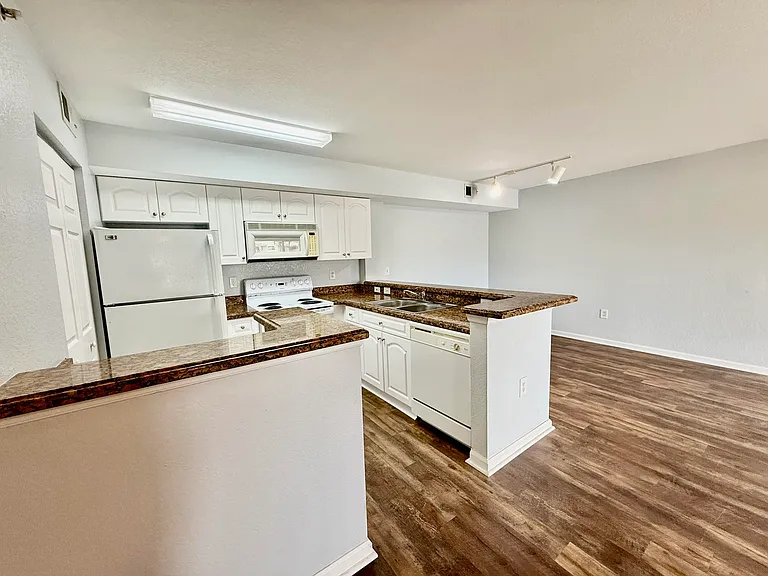 191 SW Palm Dr #108 — Photo 5