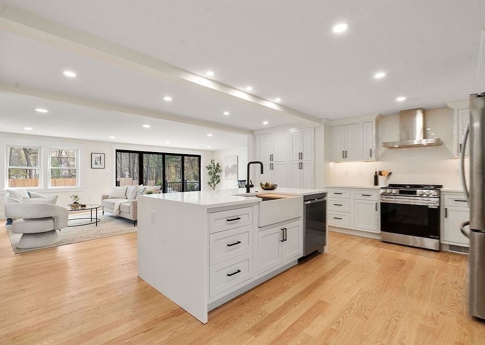 1st image of 30 Oakridge Ave