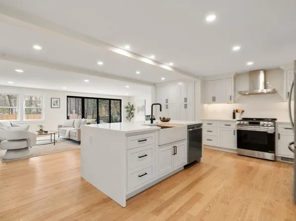30 Oakridge Ave, Natick, MA 01760