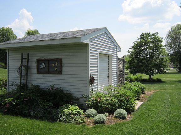 2nd image of 824 N Star Dr