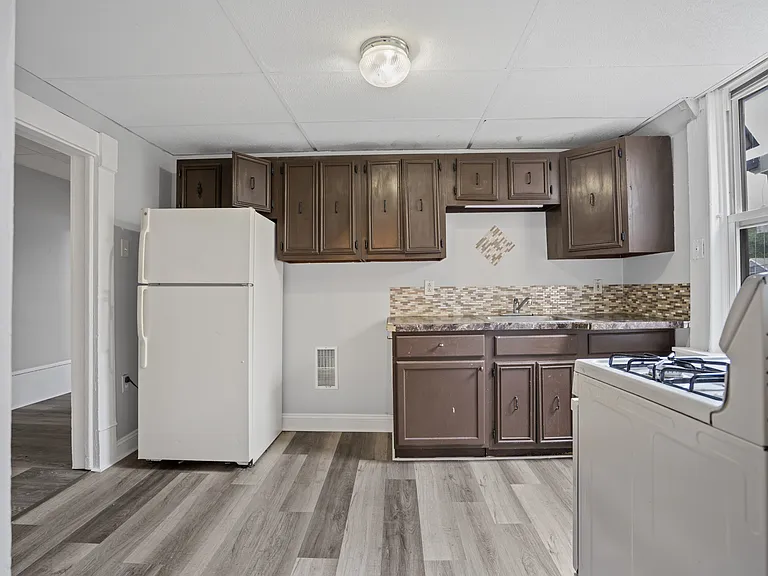 235 Monmouth St #2 — Photo 4