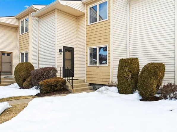 500 E Greenwich Ave APT 124, West Warwick, RI 02893