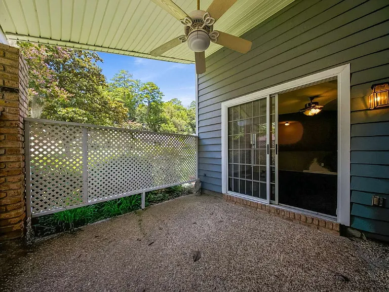 1402 Sturbridge Pl — Photo 23