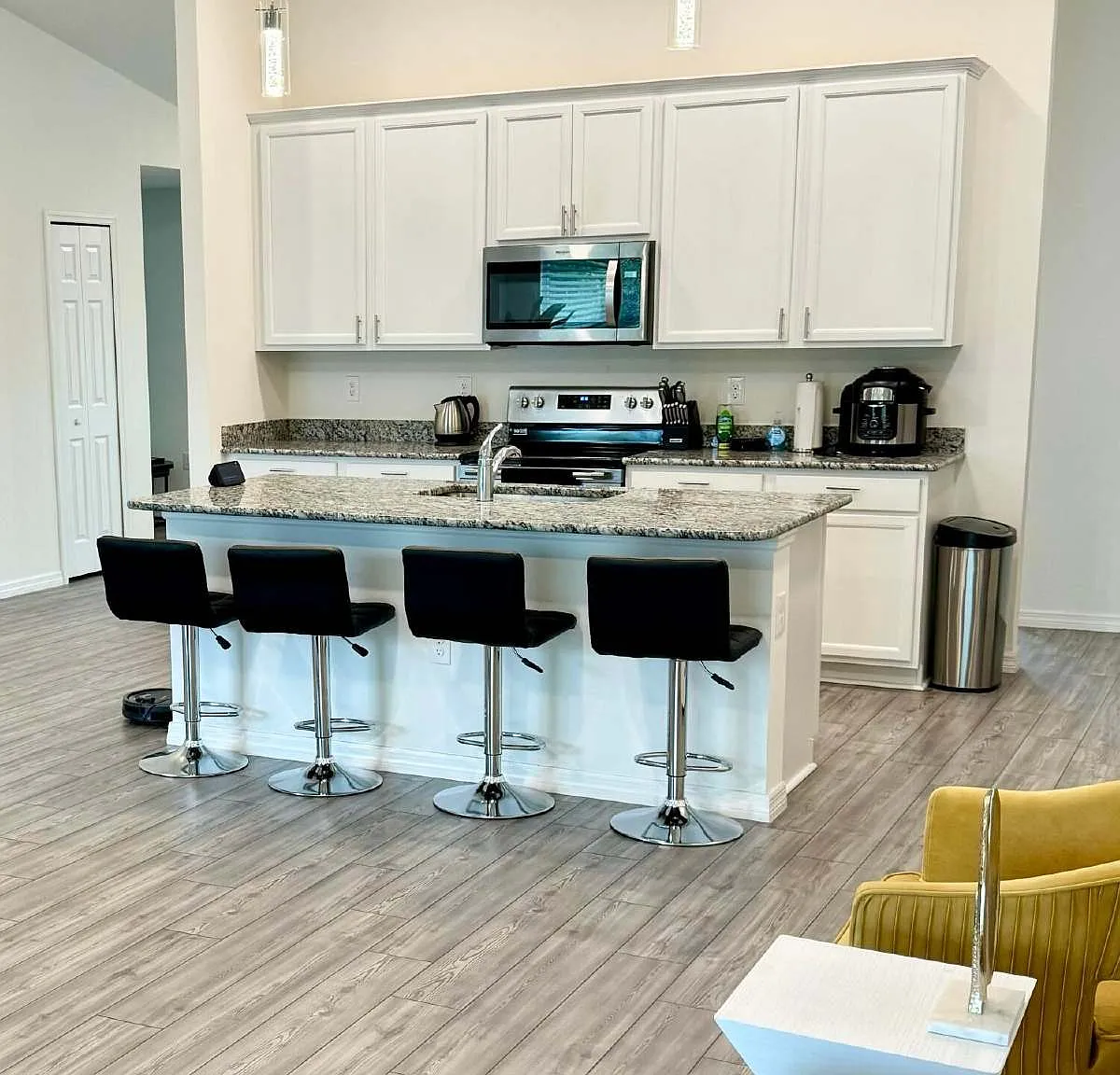 3 bed, 2.0 bath, 2060 sqft, $2,250 — Photo 3