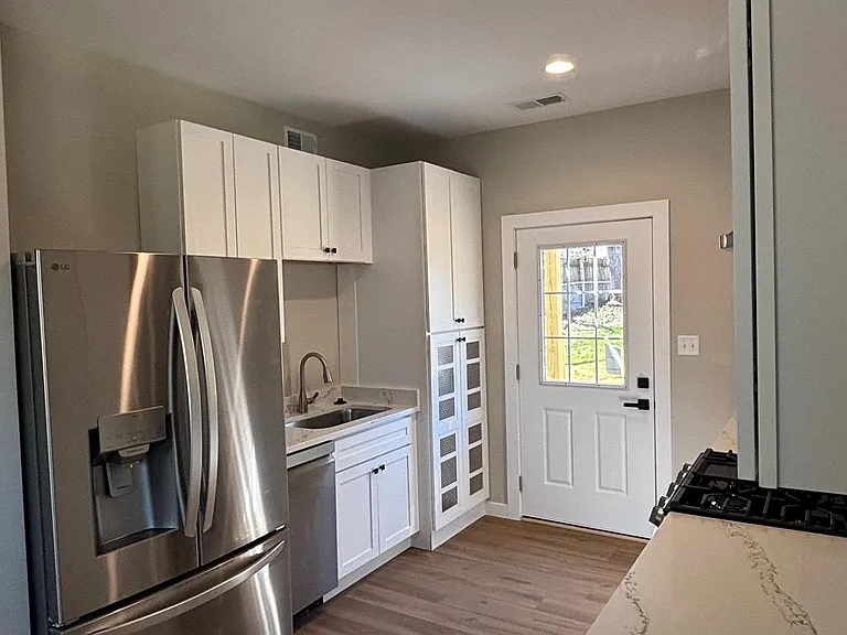 129 Evans St — Photo 10