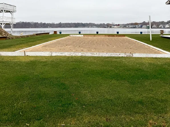 17 Elm Dr, La Porte, IN 46350