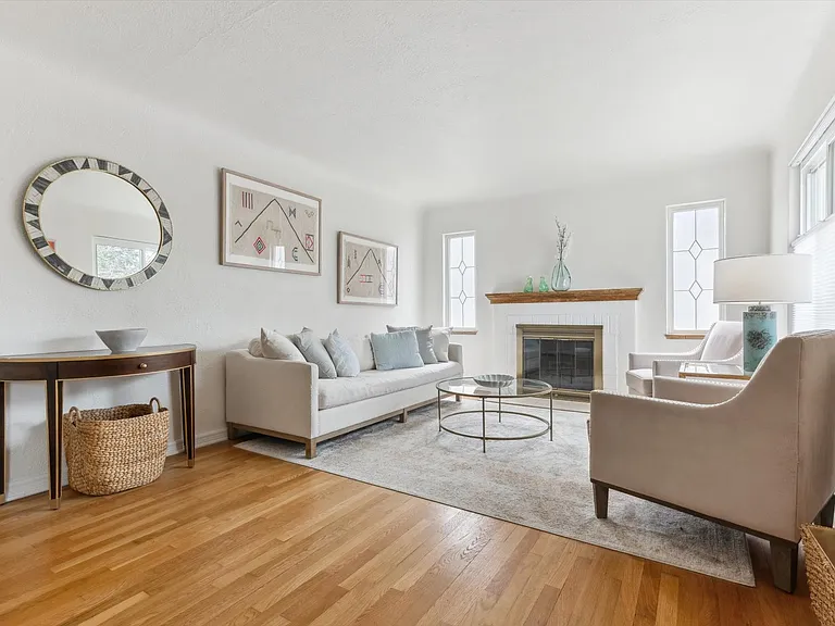 1220 Magnolia St — Photo 2