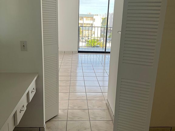 5th image of 16751 NE 9th Ave APT 402