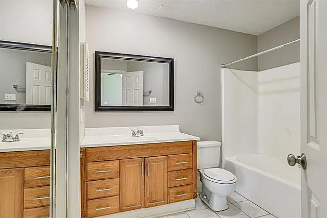 30 Imogene St — Photo 7