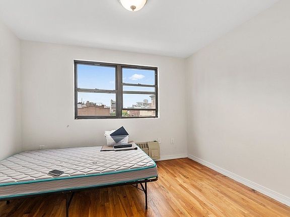 4th image of 678 9th Ave #4A