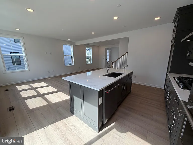 517 Anfield Rd — Photo 11
