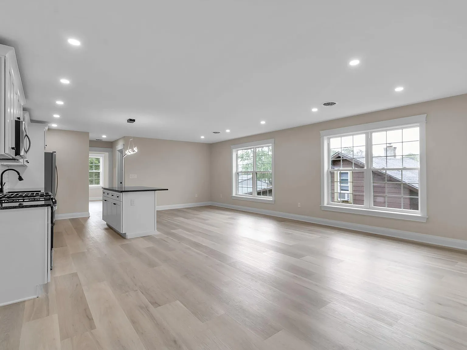 2 bed, 1200 sqft, $2,300 — Photo 3
