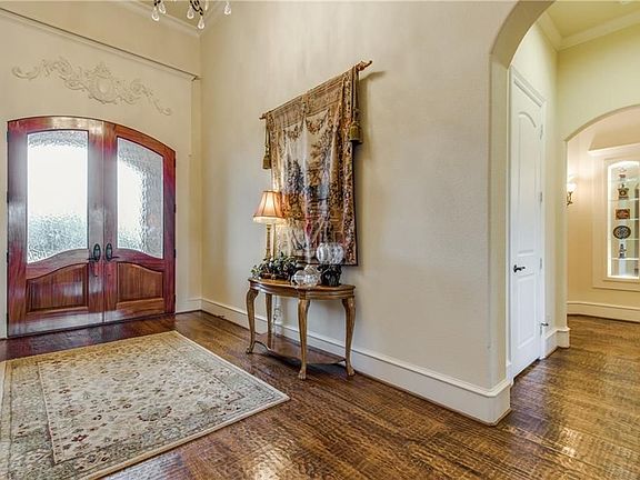 4th image of 2615 Twelve Oaks Ln