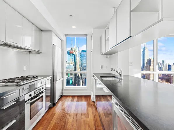 350 West 42nd Street image 5 of 16