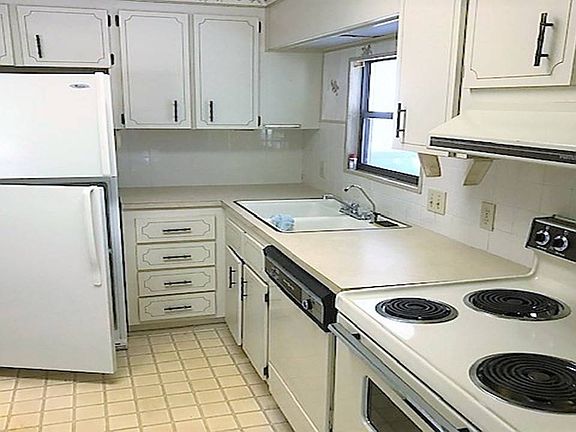 4th image of 10012 Bay Hill Ct