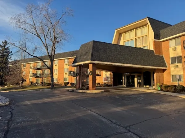 1198 Royal Glen Dr APT 204E, Glen Ellyn, IL 60137