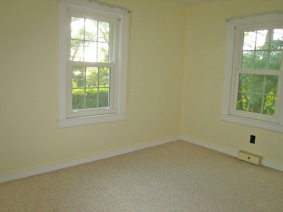 2nd image of 26 Mendum Ave