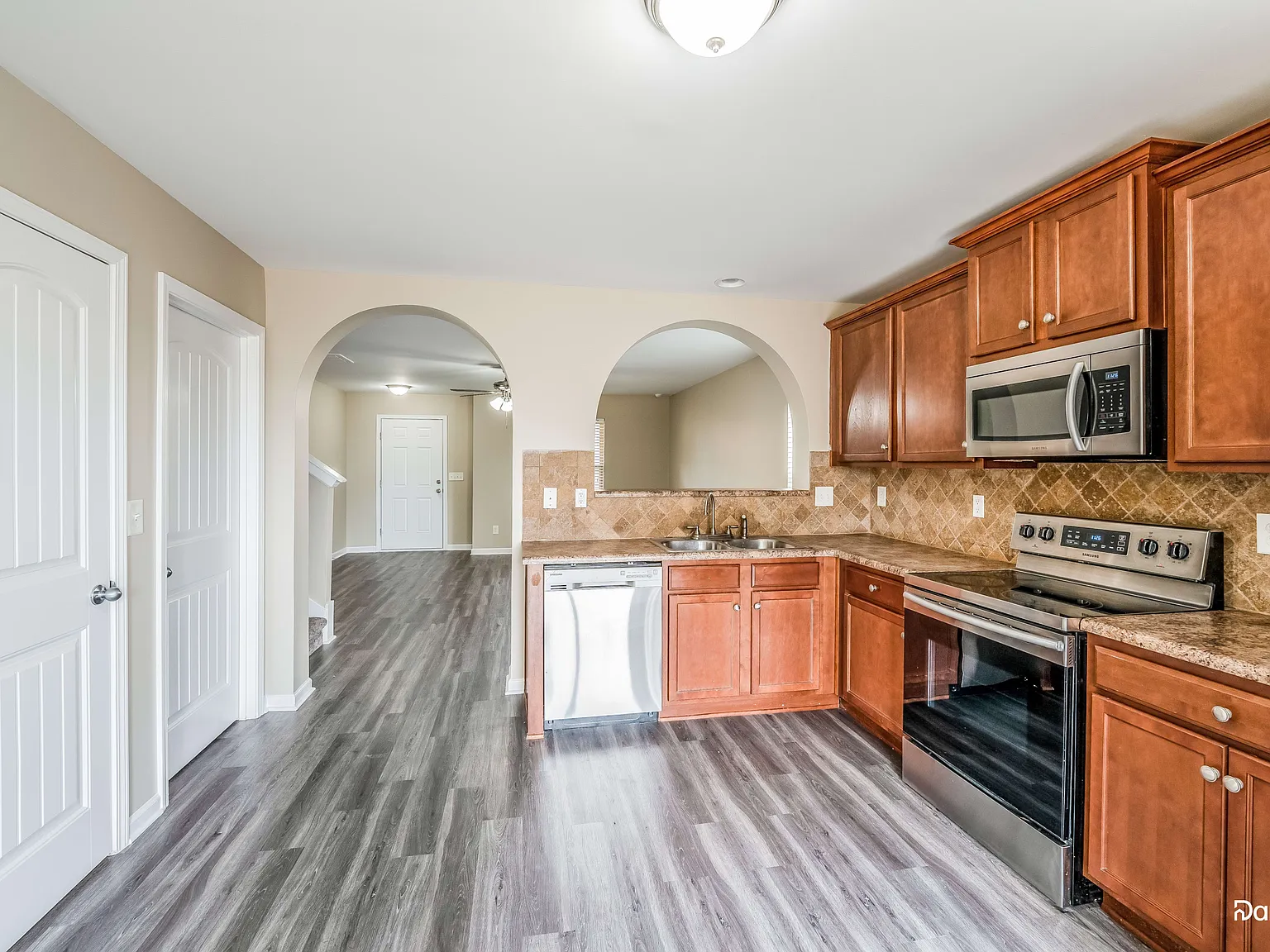4 bed, 3.0 bath, 1936 sqft, $1,800 — Photo 2