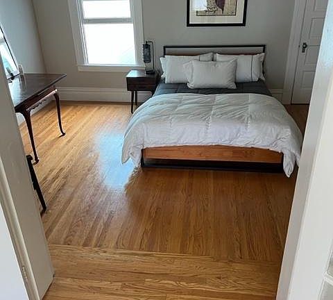 2nd image of 608 Hampshire St