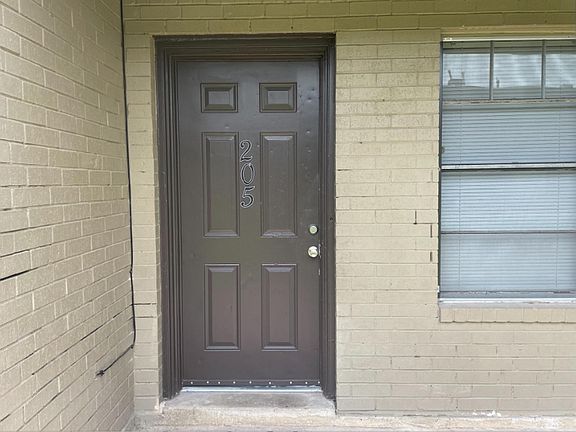 3rd image of 1526 East Ave Unit 205