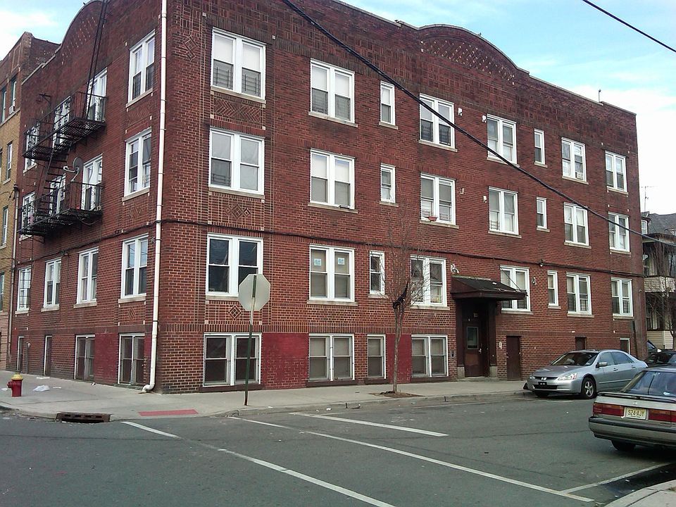 1st image of 3 Lucille Pl APT 12