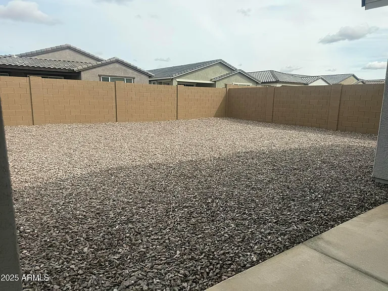 2890 E Frontiersman Ln — Photo 16