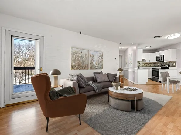 90 Quincy Shore Dr APT 115, Quincy, MA 02171