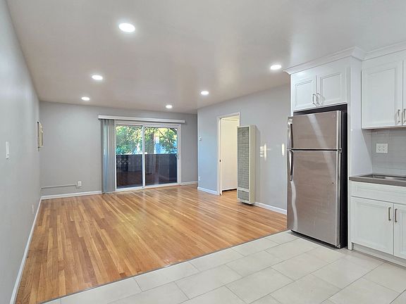 5th image of 3756-3762 Poinciana Dr #3756-4