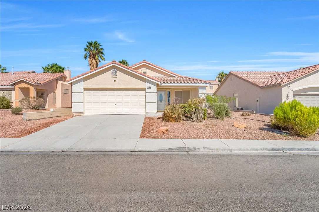 3 bed, 2.0 bath, 1426 sqft, $1,900 — Photo 1
