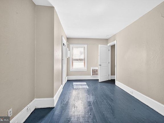 5th image of 40 S Governors Ave 3