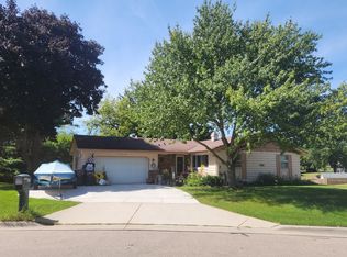 629 Greendale Dr, Janesville, WI 53546