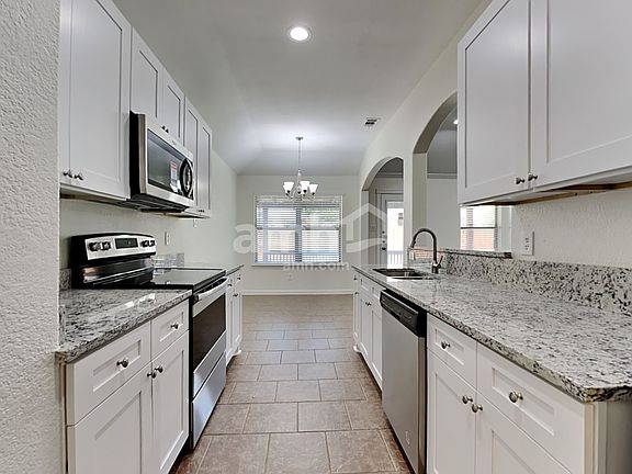 4th image of 322 Creekside Way