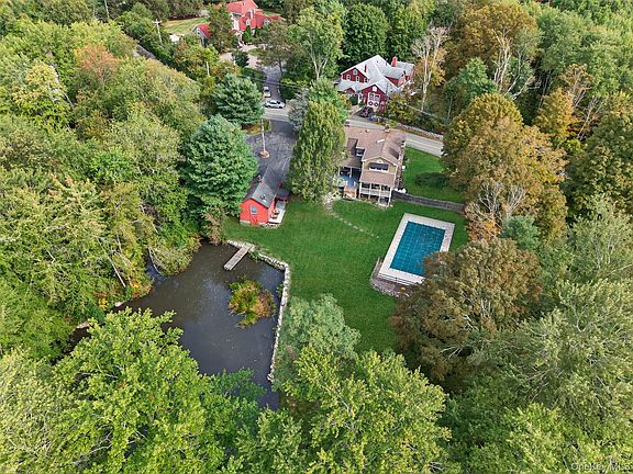 3rd image of 91 Eagle Valley Road